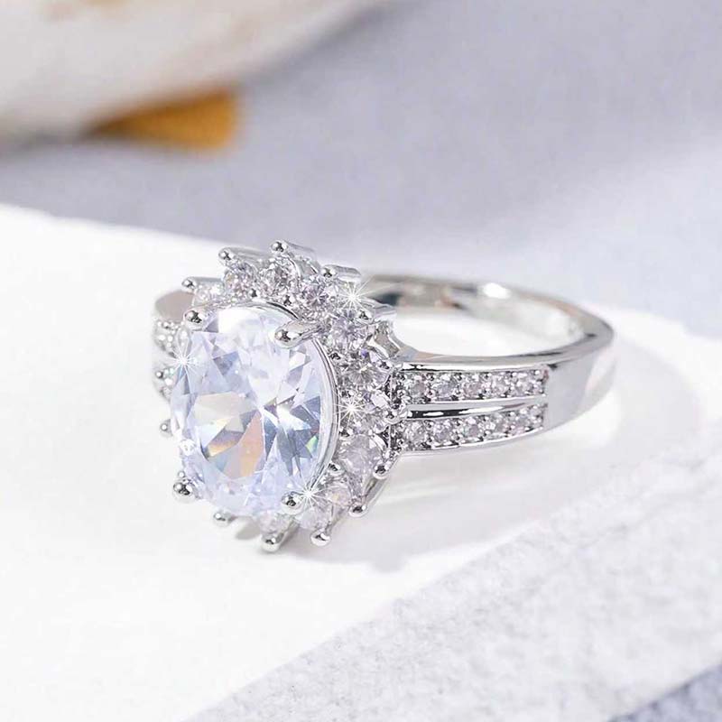 A luxurious geometric fashion women's engagement ring from Europe and America, suitable for weddings, engagement parties, and holiday jewelry