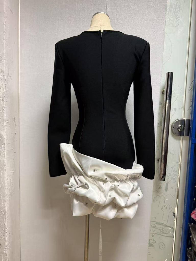 2025 Elegant European & American V-Neck Ruffle Long Sleeve Slimming Bandage Dress