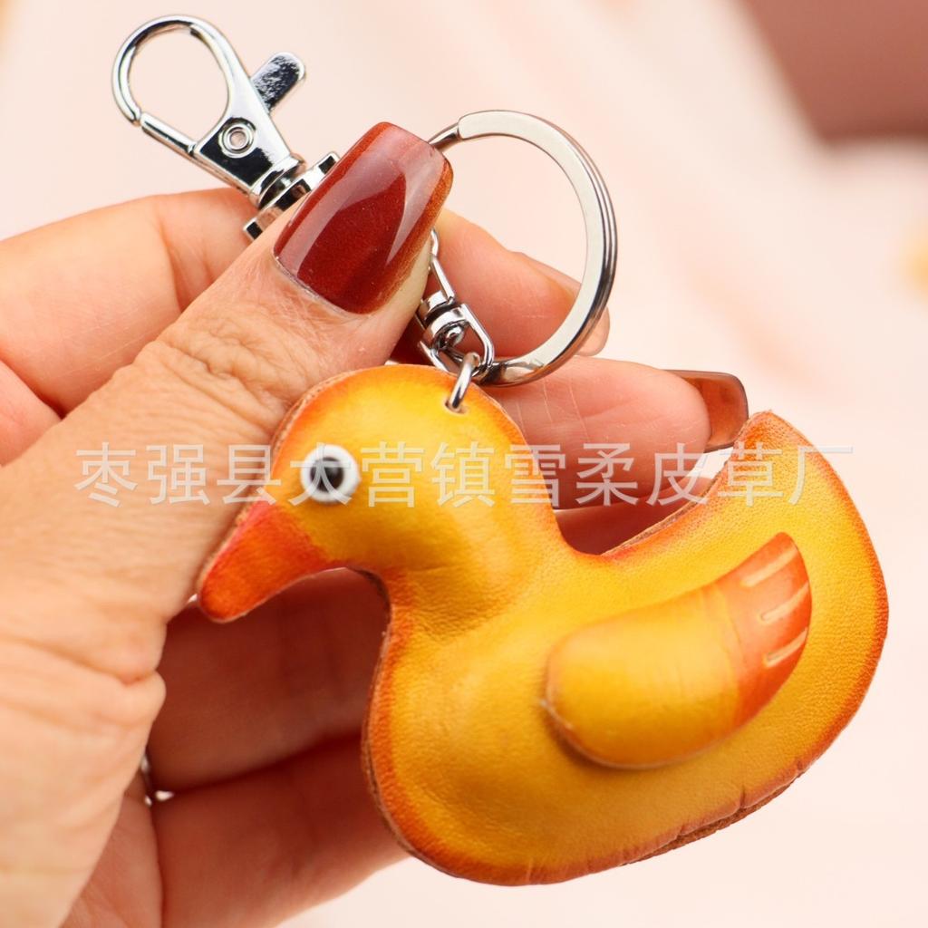 First Layer Cowhide Small Yellow Duck Keychain Pendant, Locomotive Car Key Chain Accessories, Bag Pendant, Cute Little Gift.