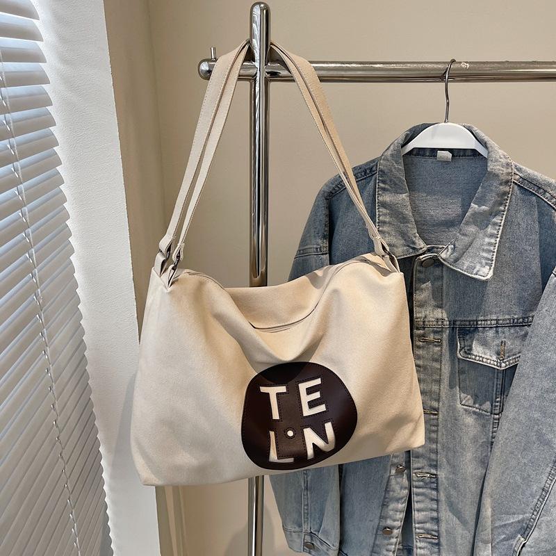 Bag women's large-capacity 2025 new spring niche design single shoulder foreign style student class commuting tote bag