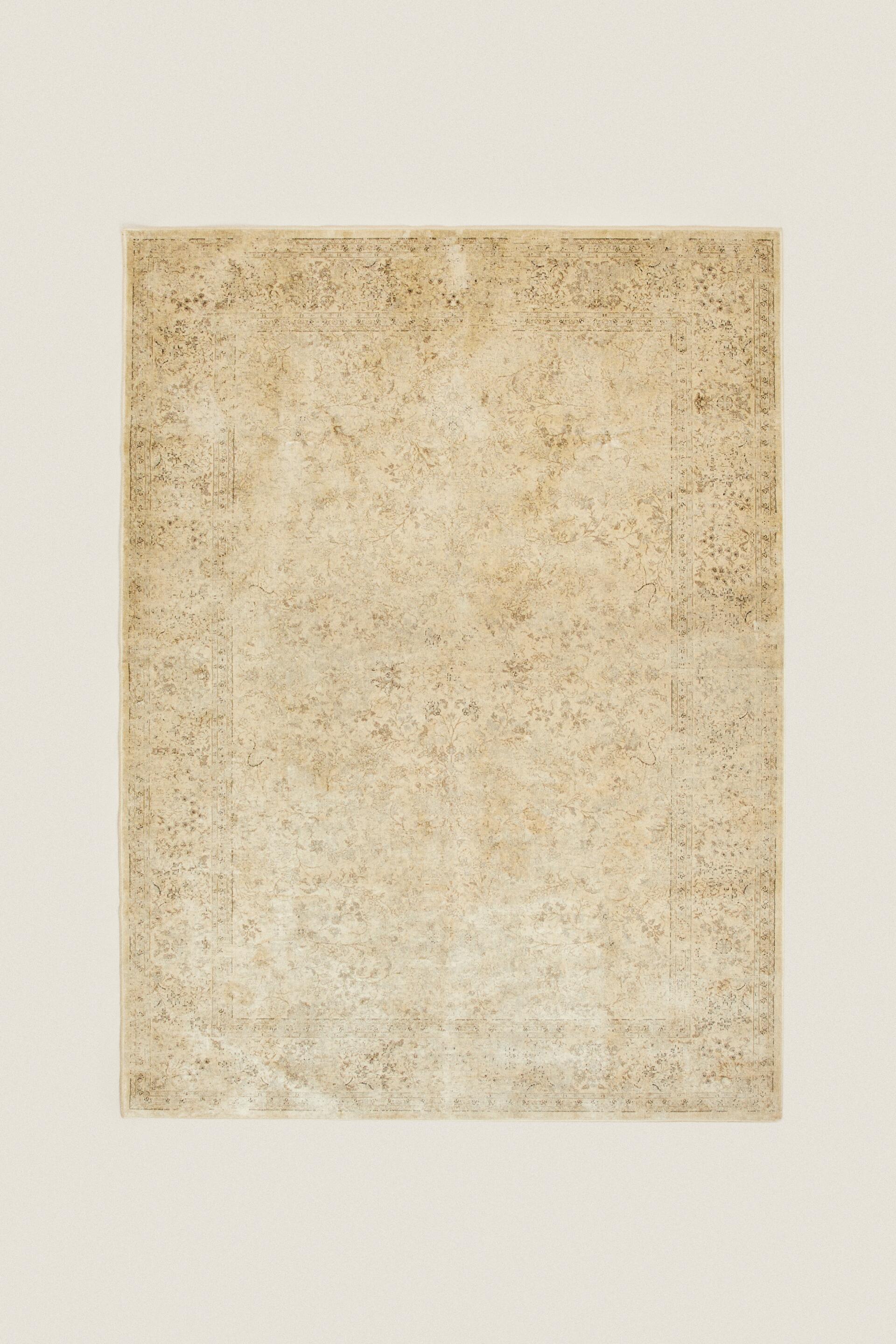 

VINTAGE-EFFECT RUG