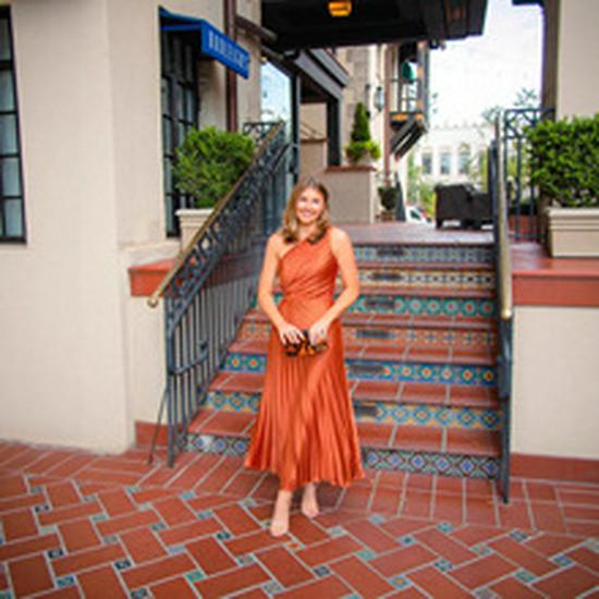 European & American Women's Elegant Long-Sleeved Velvet Dress - Shiny, Waist-Cinching Winter Fashion