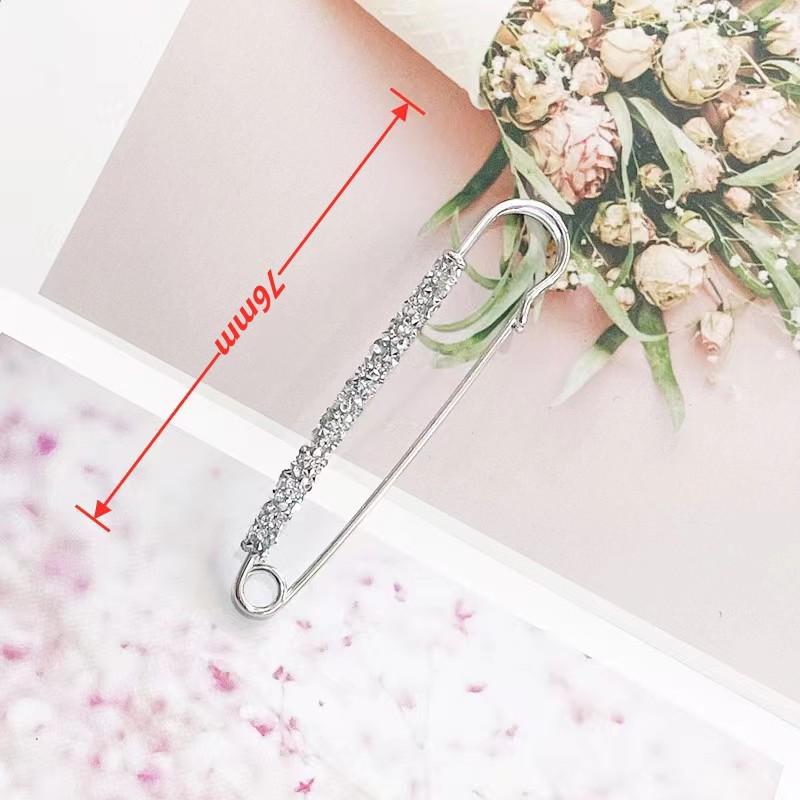 Waist-Slimming & Anti-Exposure Brooch Pin – Clothing Accessory for Secure Fit