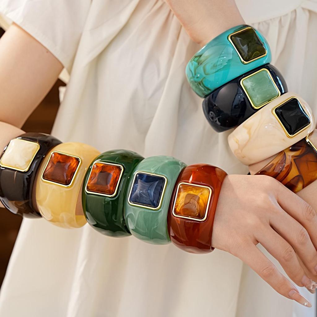 Bracciale Quadrato Acrilico Retrò Gradiente Zucchero: Gioielleria di Alta Gamma alla Moda con una Personalità Unica.