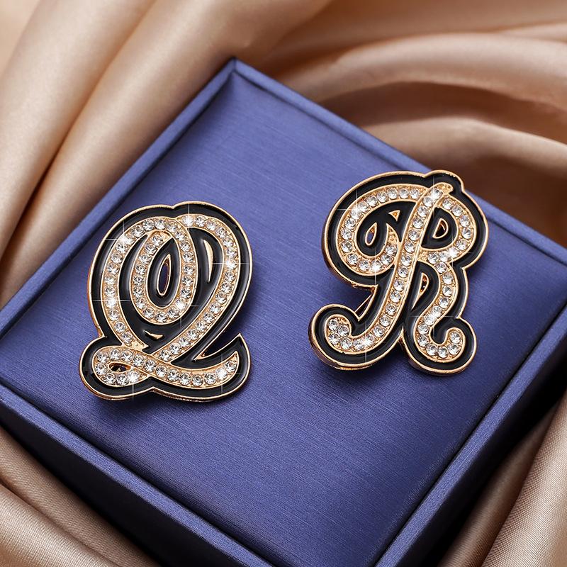 Fashion Women Rhinestone Brooch A-Z English Letter Metal Corsage Pins Crystal Alphabet Jewelry Shirt Clothes Accessories Gift