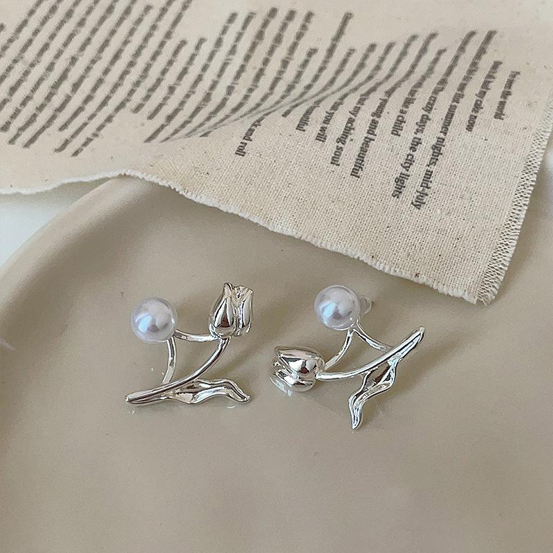 Mori Sweet Tulip Pearl Stud Earrings Women'S Light Luxury Retro Elegance Personality Fashion Versatile Temperament Earrings