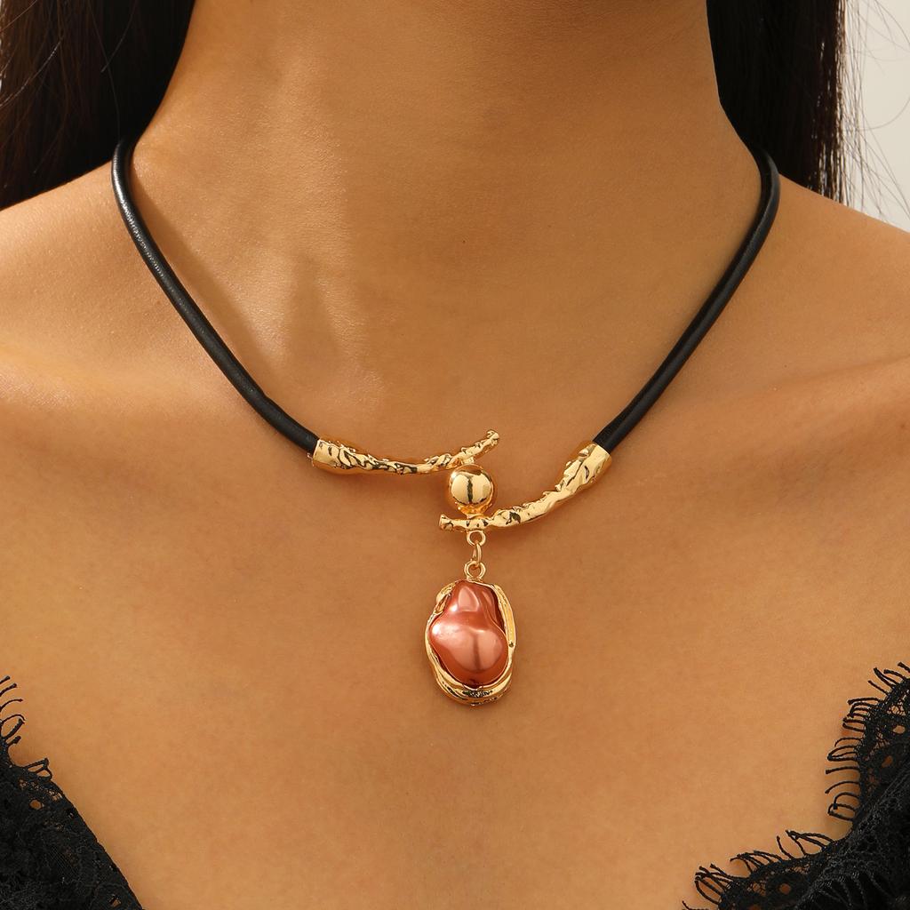 Baroque Pearl Pendant Choker Necklace for Women