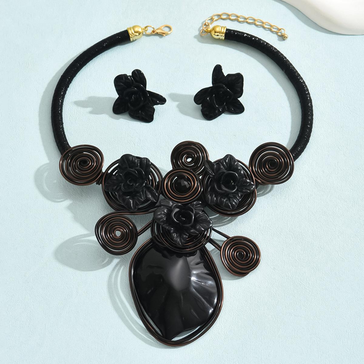 

Halloween Flower Creative Exaggerated Collar Clavicle Chain Niche Personality Necklace Earrings Set чорний