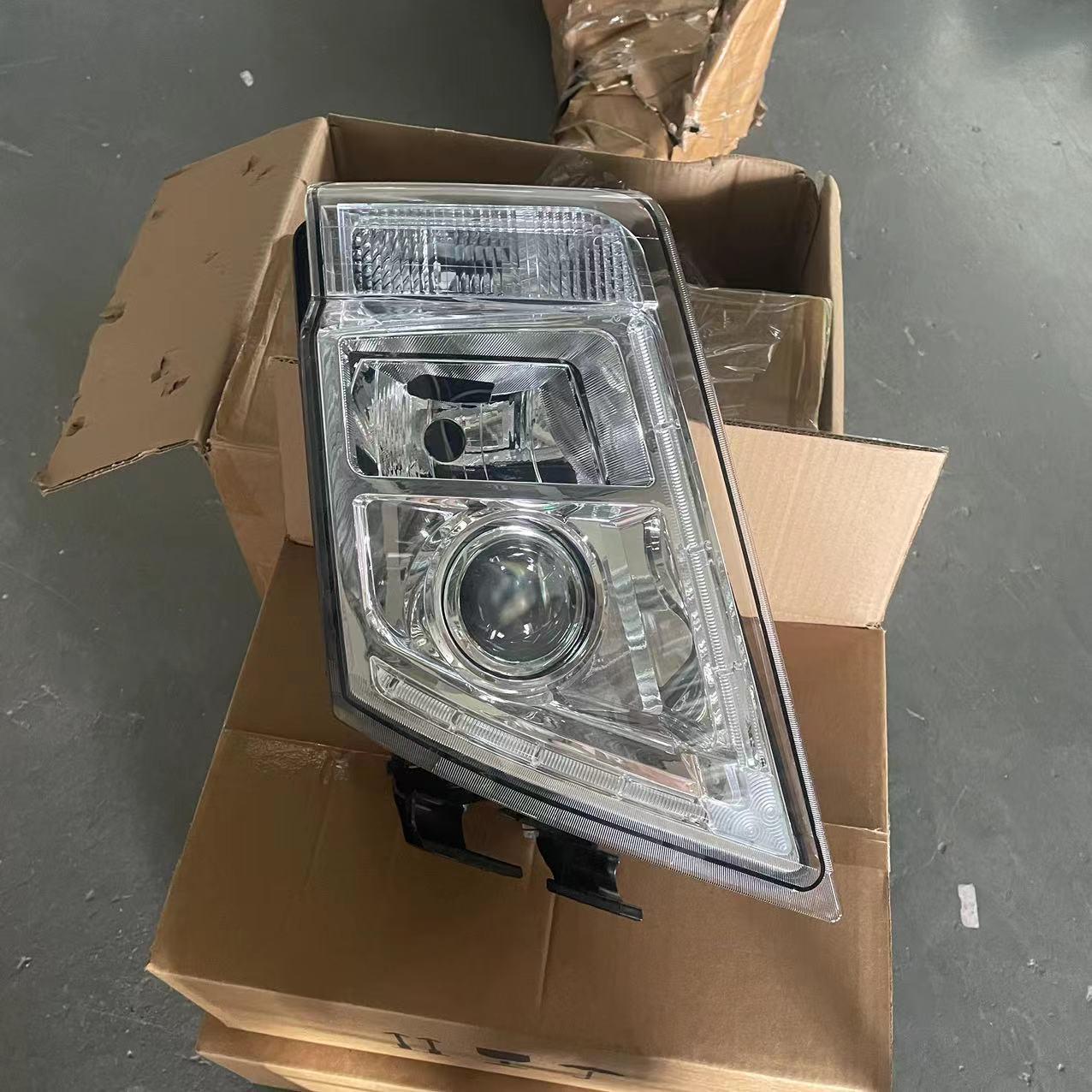 

Compatible Headlight for Volvo Trucks FM400/FM440 (Parts 21035637/21035638)