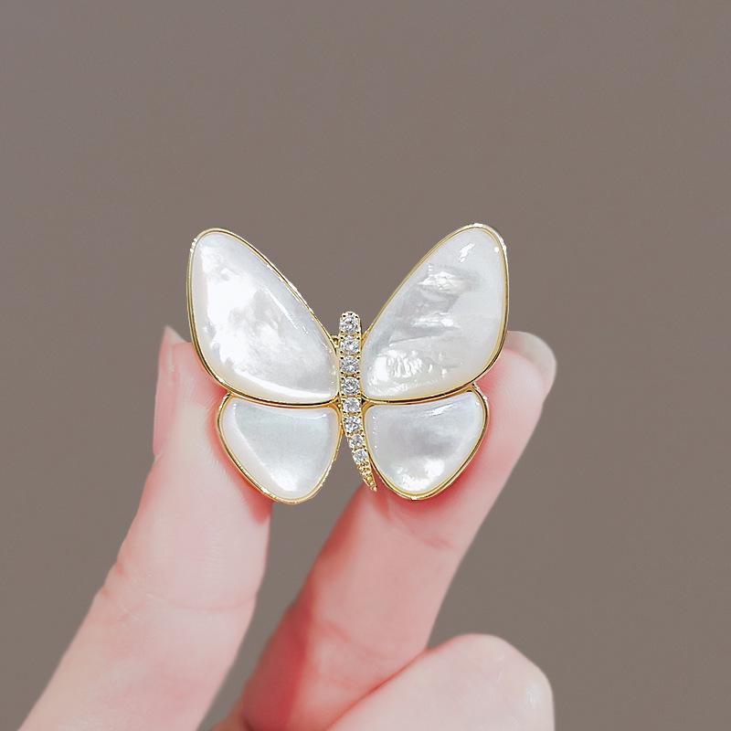 Elegant Meng Wanzhou Style Butterfly Brooch - Exquisite Women's Suit Accessory, Anti-Exposure Pin.