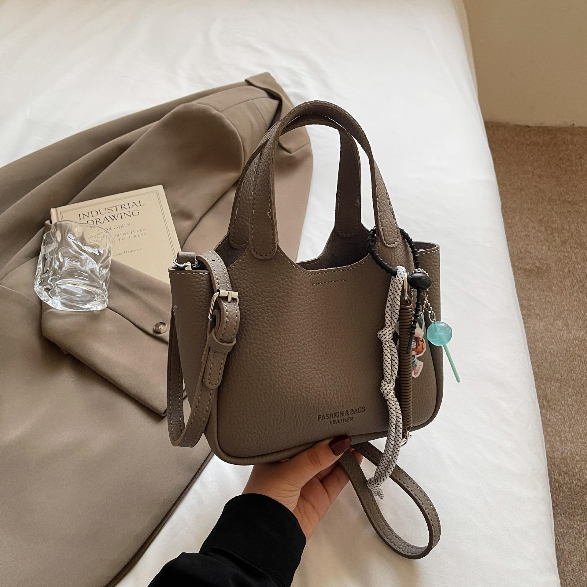 

Niche design portable vegetable basket bag women s 2025 new retro casual bucket commuter bag shoulder messenger bag серый