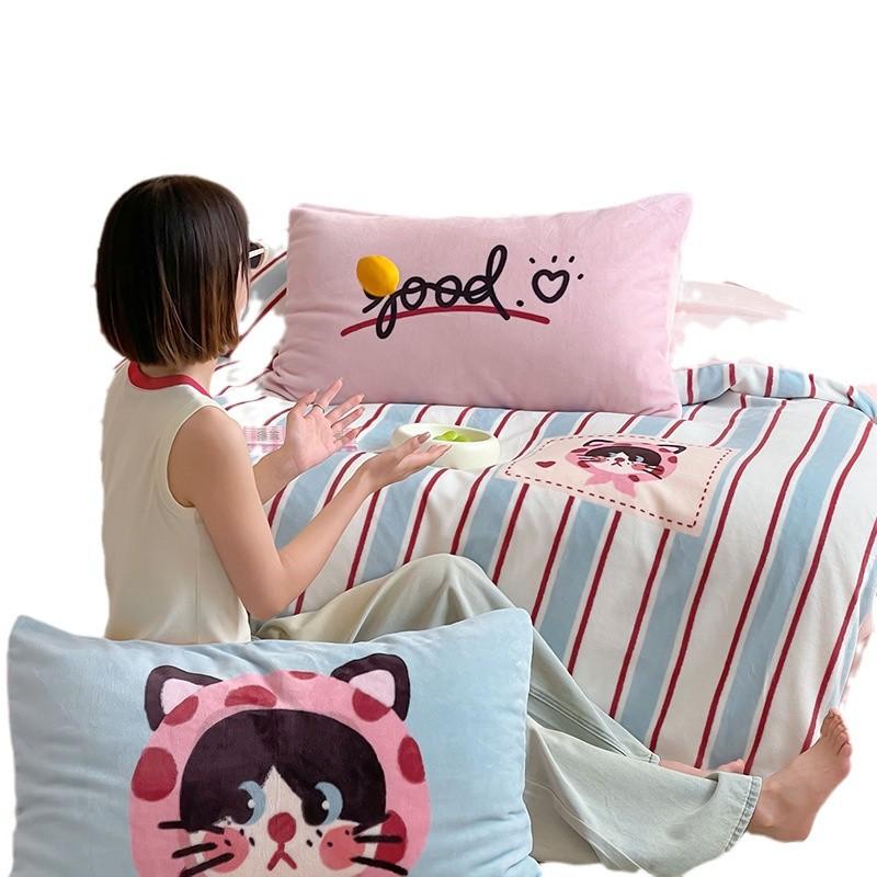 Thickened Milk Fleece Girl Heart Mengmeng Kitten Bed Four-Piece Set Coral Fleece 1.5 Meters