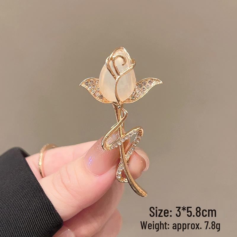 

Элегантная брошь-булавка в виде жемчужной бабочки – изысканный аксессуар для одежды