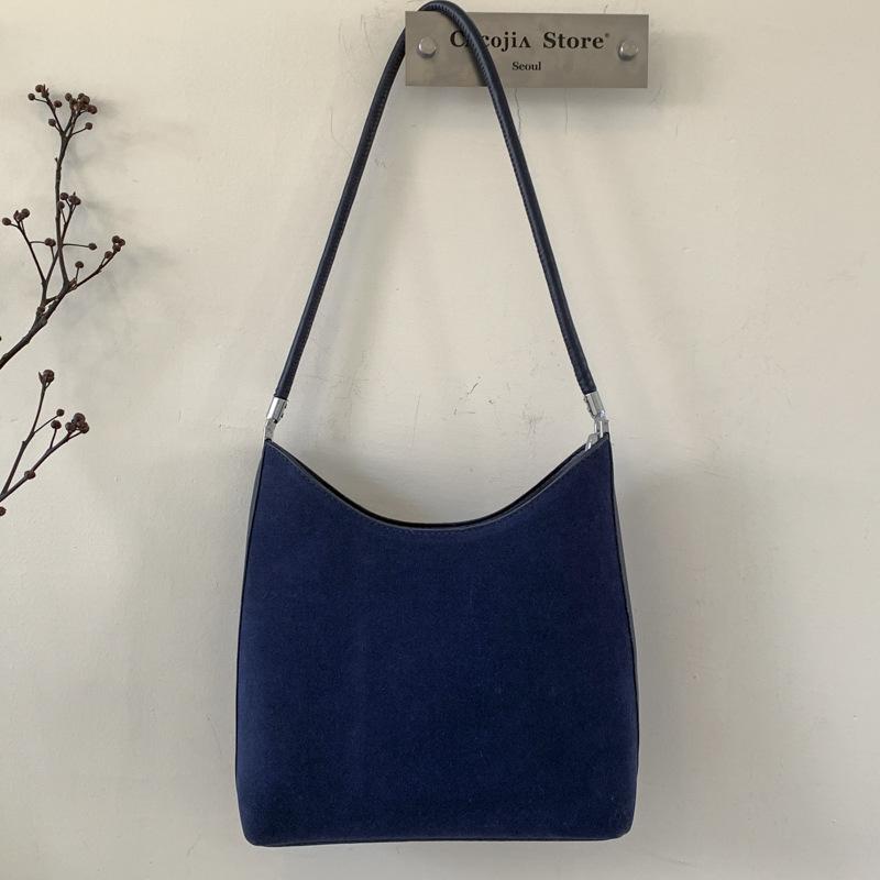 Retro, Fashionable and Casual Tote Bag, A Stylish and Trendy Large-capacity Commuter Single-shoulder Bag for Autumn