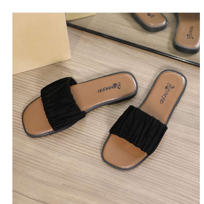 Flat Bottom One-word Small Fragrant Slippers Women's Summer 2025 New Outer Wear Super Hot Fashion High-end Cool Slippers