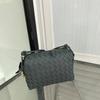 Borsa a tracolla quadrata compatta in vera pelle intrecciata da donna, minimalista, piccola