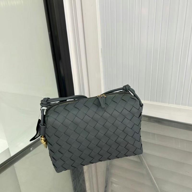 Borsa a tracolla quadrata compatta in vera pelle intrecciata da donna, minimalista, piccola