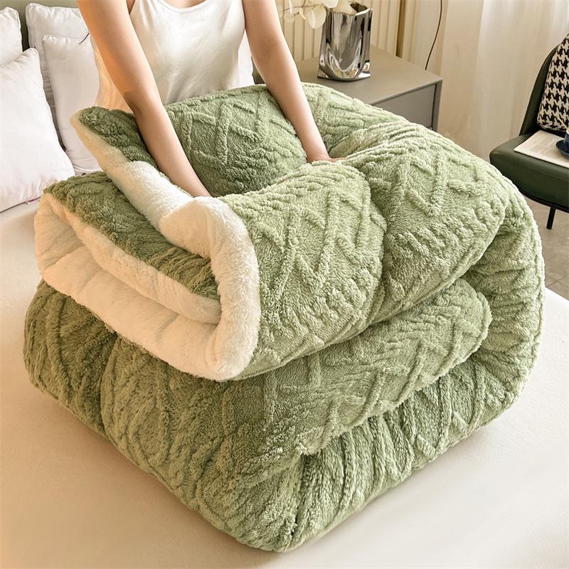 Thickened Lambswool & Milk Velvet Quilt - Cozy Winter & Versatile Spring/Fall Blanket for Twin or Dorm Use