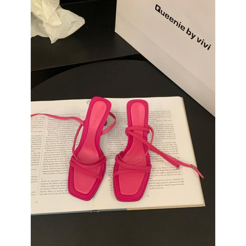 

2025 spring and summer new French one-word strap sandals fairy shoes niche high-end Roman strap high heel 39 розы красного