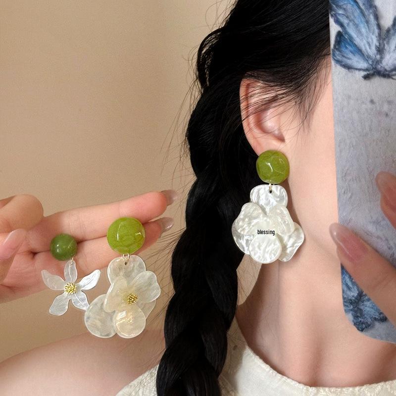 Gardenia Blossom Chinese Style Earrings: Fresh, Unique Flower Studs for Women - Perfect for a Summer Beach Atmosphere
