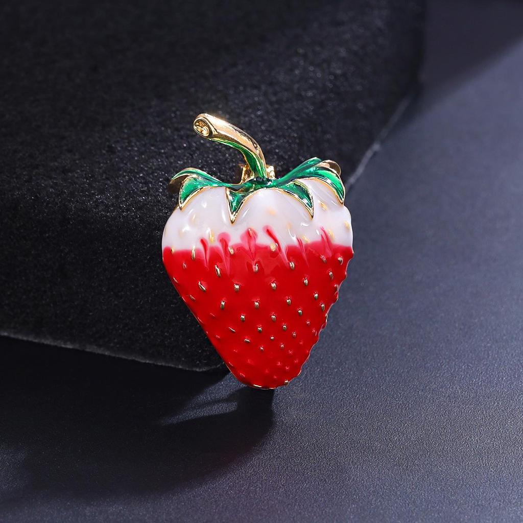 Charming Enamel Strawberry Brooch: Sweet and Versatile Cartoon Pin for Women