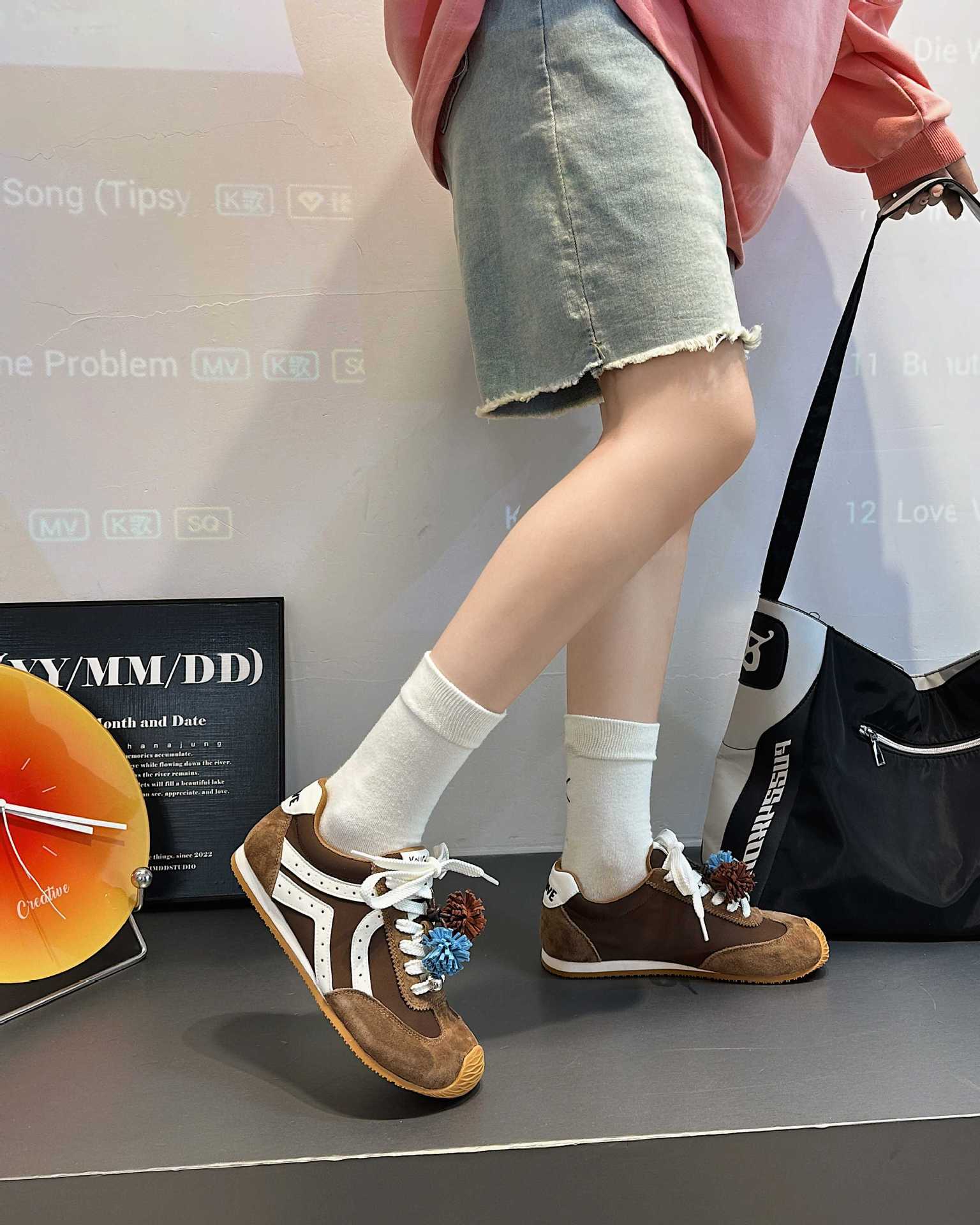 

2025 new spring and autumn flat-bottomed versatile casual and comfortable German training shoes women s fashion low-top shoes women s trendy shoes sin 35