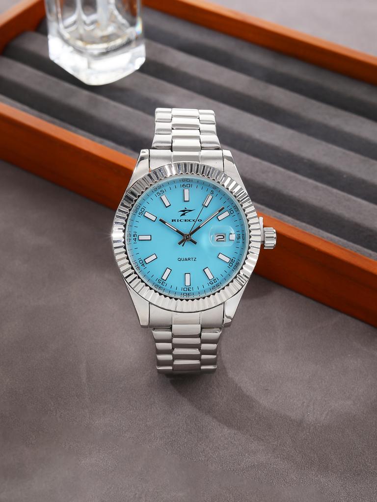 Business casual quartz watch with classic steel bracelet minimalist dial design date display durable case versatile for dail