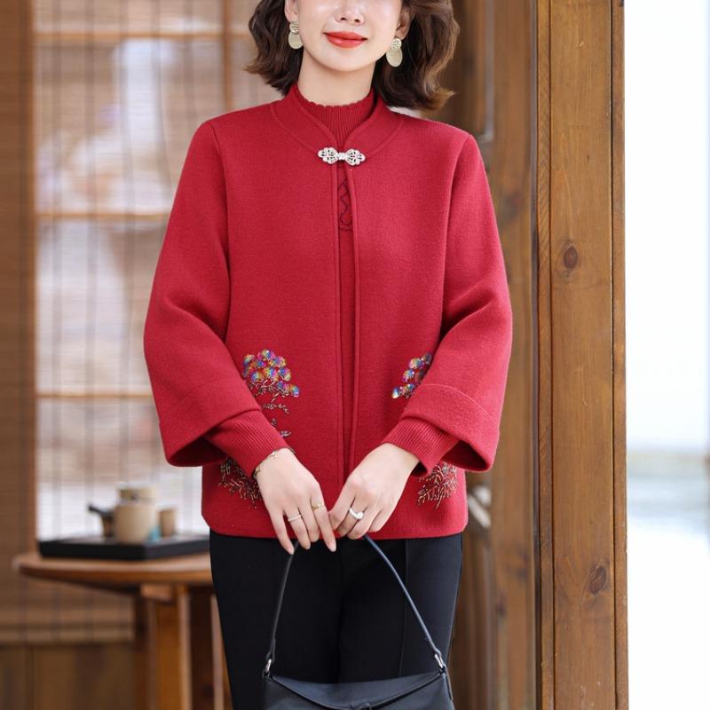 Middle-aged and Old Women's Autumn and Winter Fashion Sweater Heavy Craft Coat Mother's Autumn Clothes New Knitted Cardigan Two-piece Set