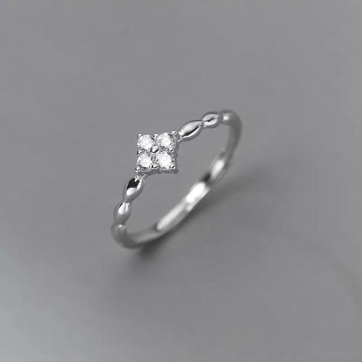 ANENJERY Inel cu flori cu patru foi de zircon de culoare argintie pentru femei Bijuterii simple frumoase prințesă accesorii cadou