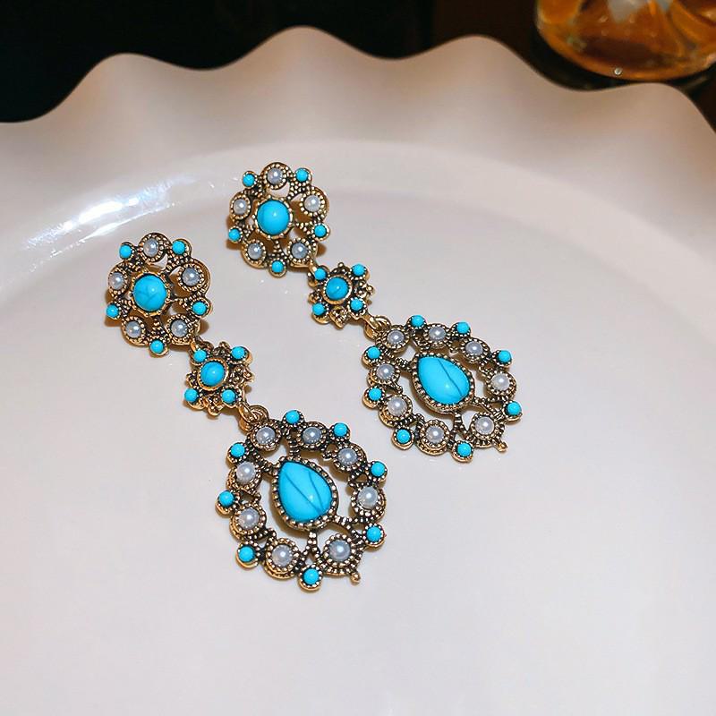 "Vintage Silver Needle Diamond Snake Earrings for Women – Light Luxury, High-End Style"