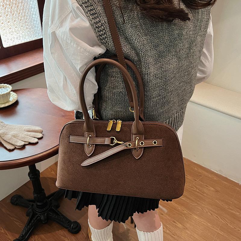 

Нишевая ретро сумка-ракушка для переноски в руке женская 2025 зима новая модная сумка через плечо высококлассная наплечная женская сумка 33*11*18