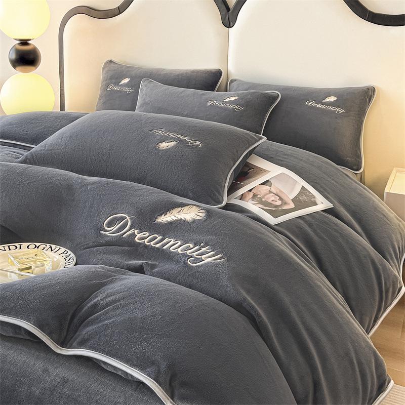 Class A Winter Double-Sided Velvet Coral Fleece Quilt Cover and Bed Sheet Set (4-Piece)