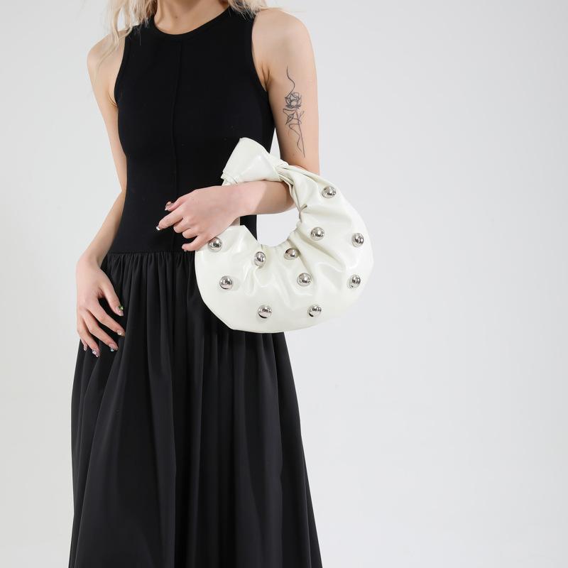 Internet celebrity armpit bag 2025 new Korean version fashion rivet shoulder bag women's versatile pearl hand carrying dumpling bag tide