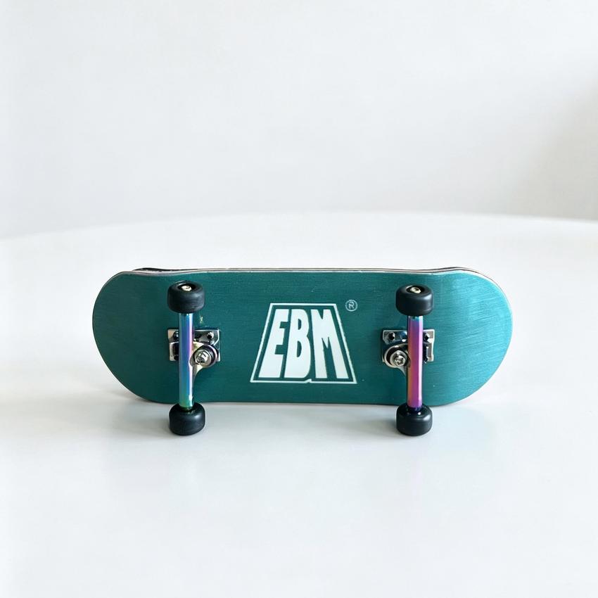 34mm Houten Fingerboard Met Kleurrijke Laser Trucks En Lagers Wielen Desktop Vingertop Speelgoed Voor Kinderen Volwassenen Stressverlichting Cadeau