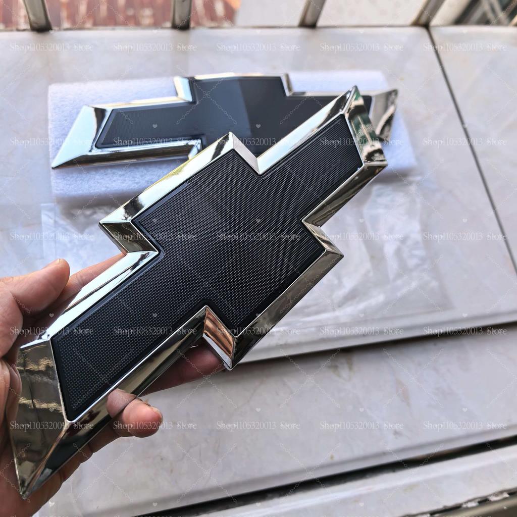 2 peças Emblema para 2019-2021 Chevrolet Silverado 1500 Emblema Bowtie Grade Frontal Emblema Todo preto Cromado Prata ls2
