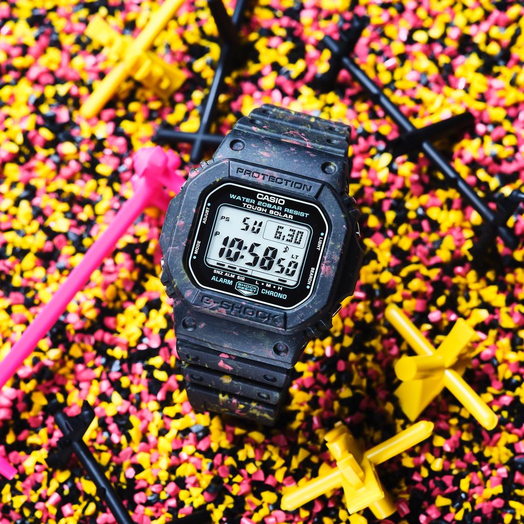 Casio G-SHOCK Men's Resin 200M Water Resistant Shock Resistant Alarm Quartz Watch G-5600BG-1