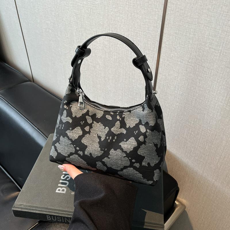 

Модная женская сумка с высоким чувством стиля 2025 новая нишевая легкая роскошная сумка-мессенджер для通勤 в зарубежном стиле, универсальная 21*11*13