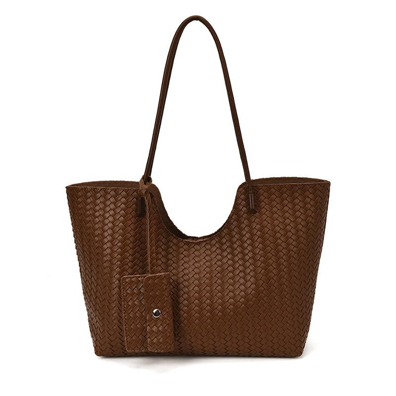 Woven bag women's large-capacity 2025 new autumn and winter retro shoulder bag high-quality texture commuter tote bag