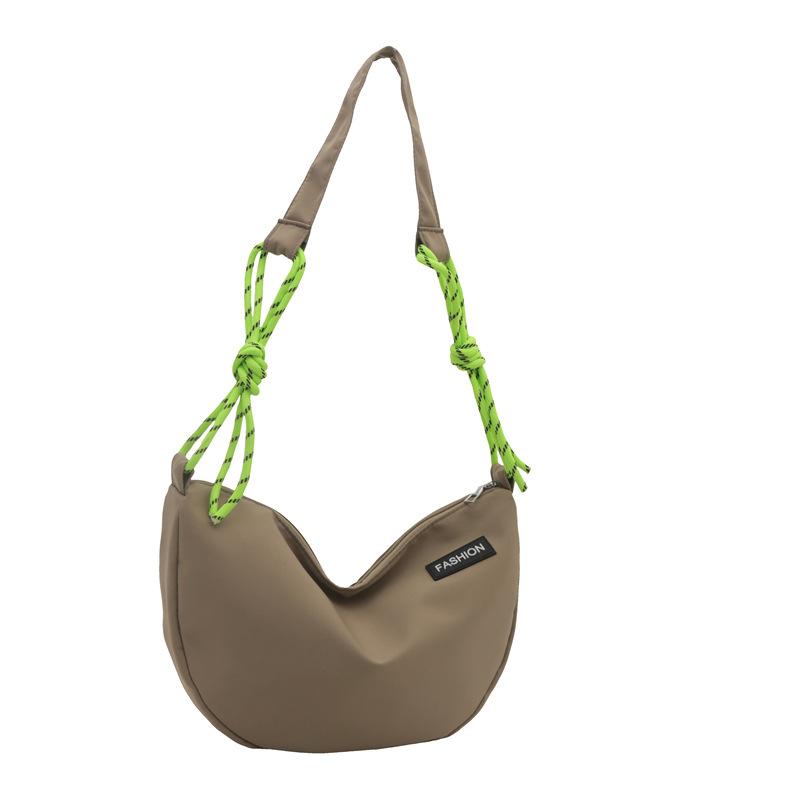 Neue geflochtener Riemen Trendige virale Umhängetasche Mode Schulter Knödeltasche