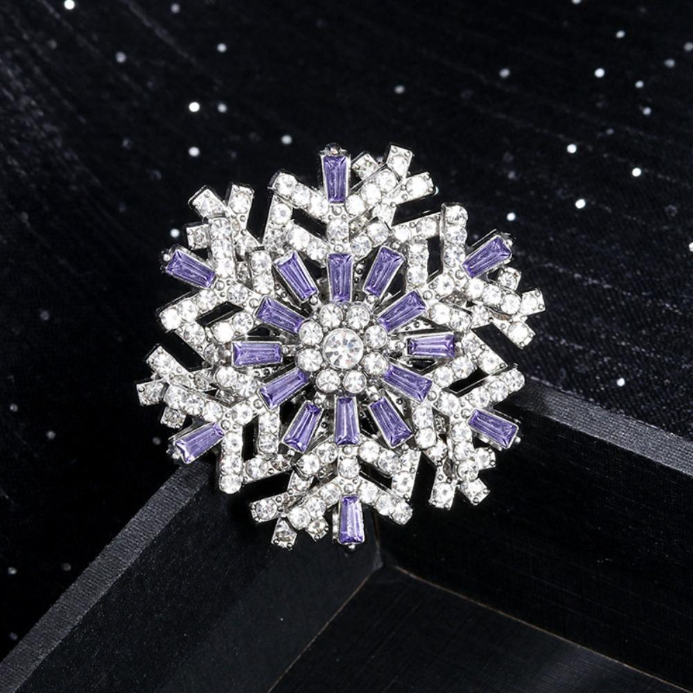 Sparkling Creative Snowflake Pin Rhinestone Zinc Zinc Alloy Zircon Badge Anniversary