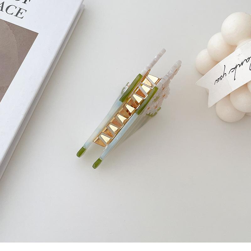 Bouquet Daisy Charming Hair Clutch Clip For Women Ideal For Simple And Beautiful Updos