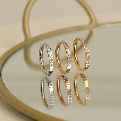 Elegantní Titanový Prsten s Mikrokrystaly Růžové Zlato 18k Unisex Párový Šperk Dárek
