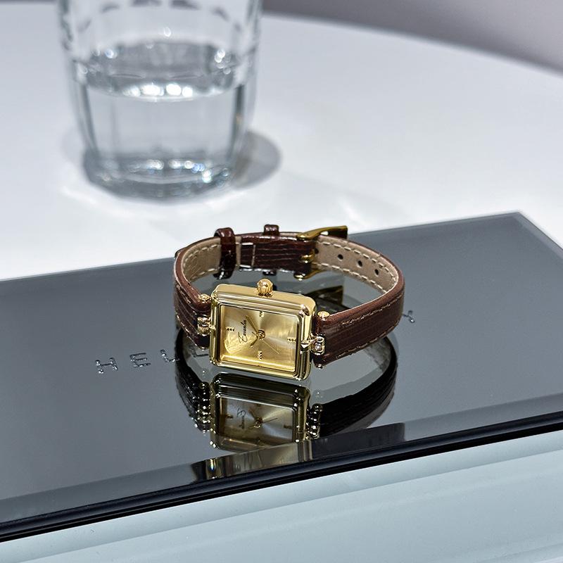 2025 Women's Retro Luxury Square Quartz Watch