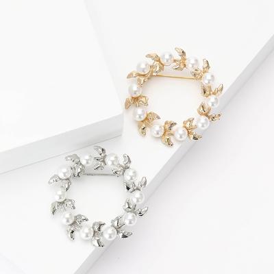 Delicate Alloy Pearl Wreath Brooch Fashion Versatile Ladies Suit Coat Corsage Ornament Pin