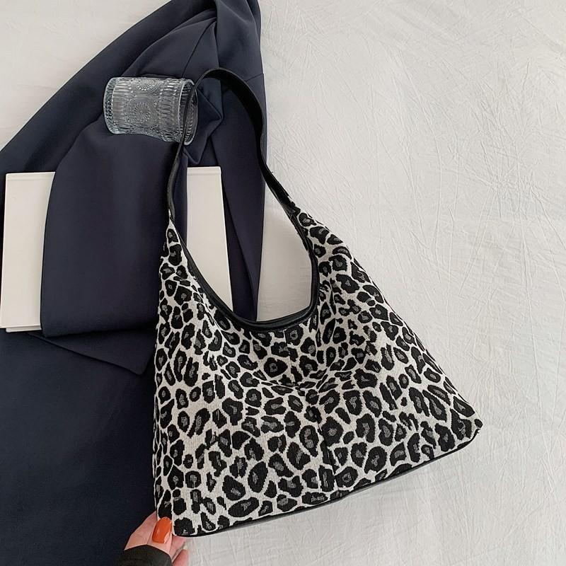 Modern Minimalist Tote Bag For Women Featuring Durable Canvas Material And Soft Structure