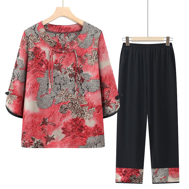 

Chic Summer Outfit: Lightweight T-Shirt with Three-Quarter Sleeves for Middle-Aged and Elderly Women. 4XL (130-145 lbs) червоний