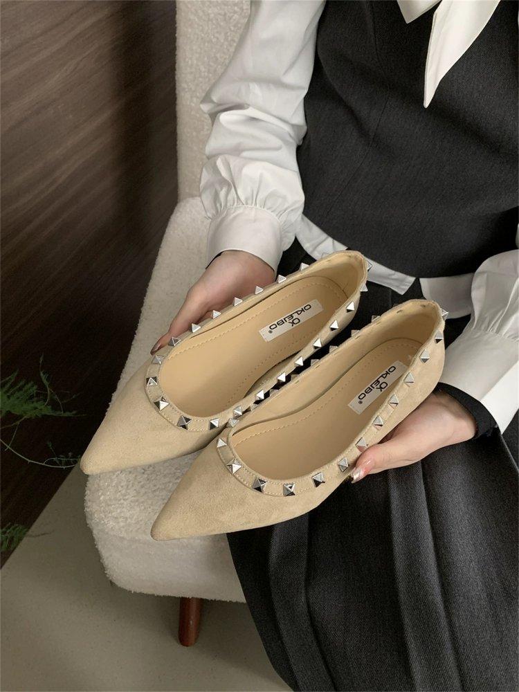 French Pointed Inner Height Increase Rivet Single Shoes Women's 2025 Spring and Summer New Shallow Mouth Soft Sole Red Wedding Shoes Banquet Ladyshoes
