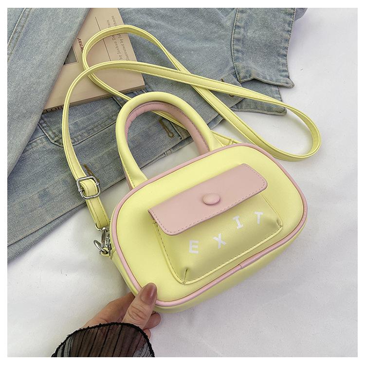 

Retro niche underarm bag women s spring and summer 2025 new trendy Korean portable small square bag women s high-end commuter bag жовтий