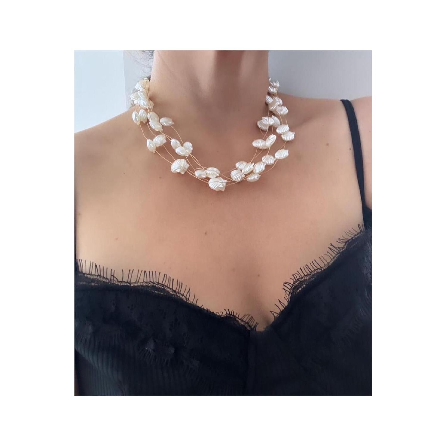 

5 Layer Mussel Pearl Wire Twist Necklace золотий