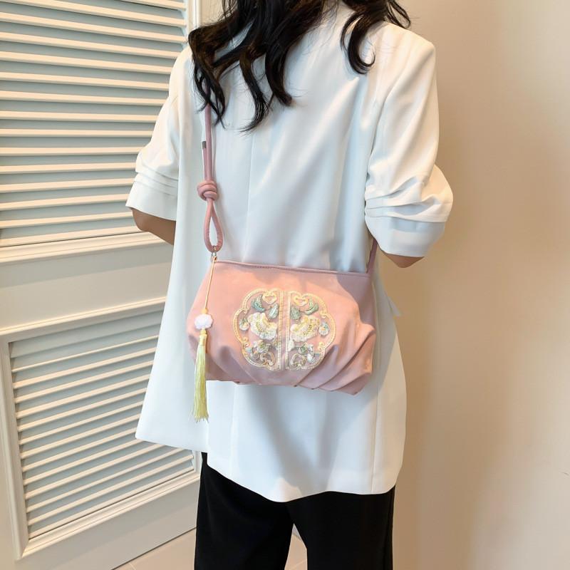 Large Capacity Crossbody Bag Stylish Vintage Style New Chinese Tote Exquisite Shoulder Bag Trendy Commuter Purse